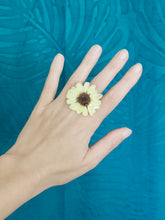 Charger l'image dans la galerie, Bague ajustable fleur naturelle Tournesol