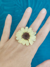 Charger l'image dans la galerie, Bague ajustable fleur naturelle Tournesol
