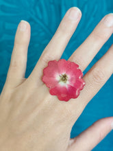 Charger l'image dans la galerie, Bague ajustable fleur naturelle Rose rouge