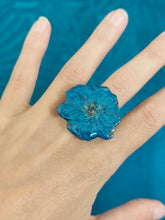 Charger l'image dans la galerie, Bague ajustable fleur naturelle Bleue