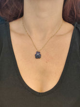 Charger l'image dans la galerie, Collier fleur naturelle Pensée violette foncée