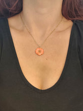 Charger l'image dans la galerie, Collier fleur naturelle orange
