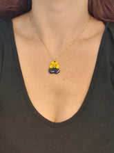 Charger l'image dans la galerie, Collier fleur naturelle Pensée jaune et violette
