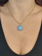 Charger l'image dans la galerie, Collier fleur naturelle Hortensia double bleue