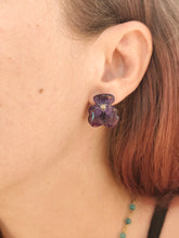 Charger l'image dans la galerie, Boucles d'oreilles fleurs naturelles Pensée violettes foncées