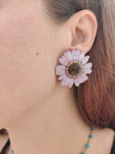 Charger l'image dans la galerie, Boucles d'oreilles fleurs naturelles Chrysanthèmes