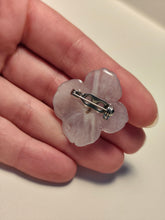 Charger l'image dans la galerie, Broche fleur naturelle Hortensia blanche