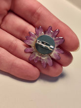 Charger l'image dans la galerie, Broche fleur naturelle rose et blanche