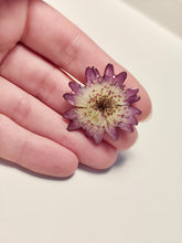 Charger l'image dans la galerie, Broche fleur naturelle rose et blanche

