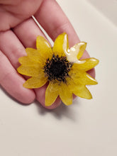Charger l'image dans la galerie, Broche fleur naturelle Tournesol
