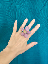 Charger l'image dans la galerie, Bague ajustable fleur naturelle Pulsatille

