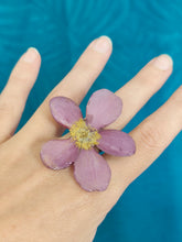 Charger l'image dans la galerie, Bague ajustable fleur naturelle Pulsatille
