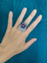Charger l'image dans la galerie, Bague ajustable fleur naturelle Pensée bleue
