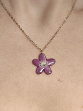 Charger l'image dans la galerie, Collier fleur naturelle Rose foncée
