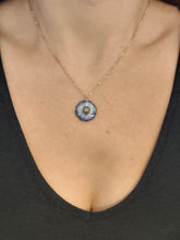 Charger l'image dans la galerie, Collier fleur naturelle blanche et violette

