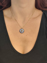 Charger l'image dans la galerie, Collier fleur naturelle blanche et violette
