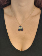 Charger l'image dans la galerie, Collier fleur naturelle Pensée violette et blanche
