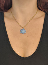 Charger l'image dans la galerie, Collier fleur naturelle Hortensia double bleue
