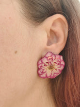 Charger l'image dans la galerie, Boucles d'oreilles fleurs naturelles Roses blanches et roses
