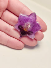 Charger l'image dans la galerie, Broche fleur naturelle Orchidée violette
